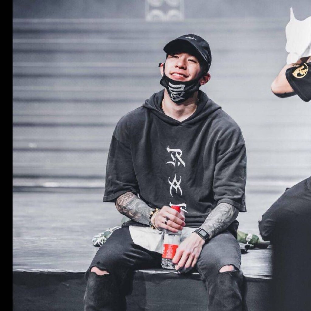  p>何展成,全名janathan ha,kinjaz成员.