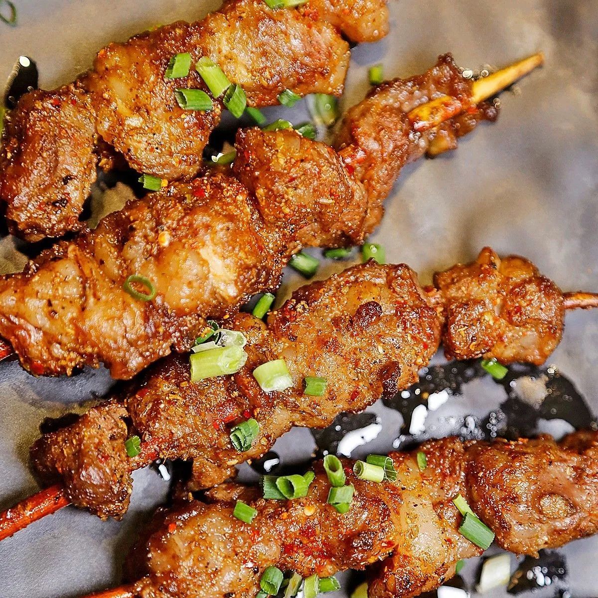  p>烤羊肉是 a href="#" data-lemmaid="524955">西亚 /a>, a href="