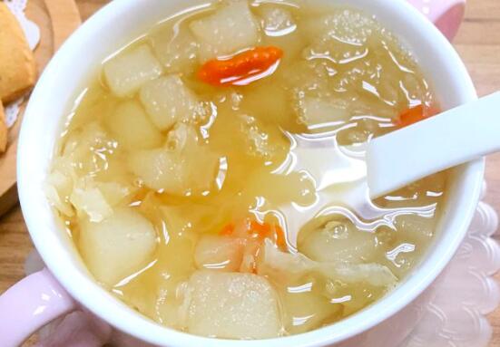  p>冰糖雪梨水是是一道美味的 a href="#" data-lemmaid="10897939">