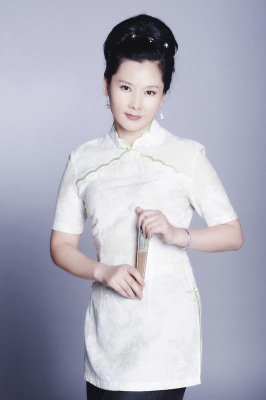 >何赛飞,1963年4月11日出生于浙江省舟山市岱山县,中国内地影视女演员