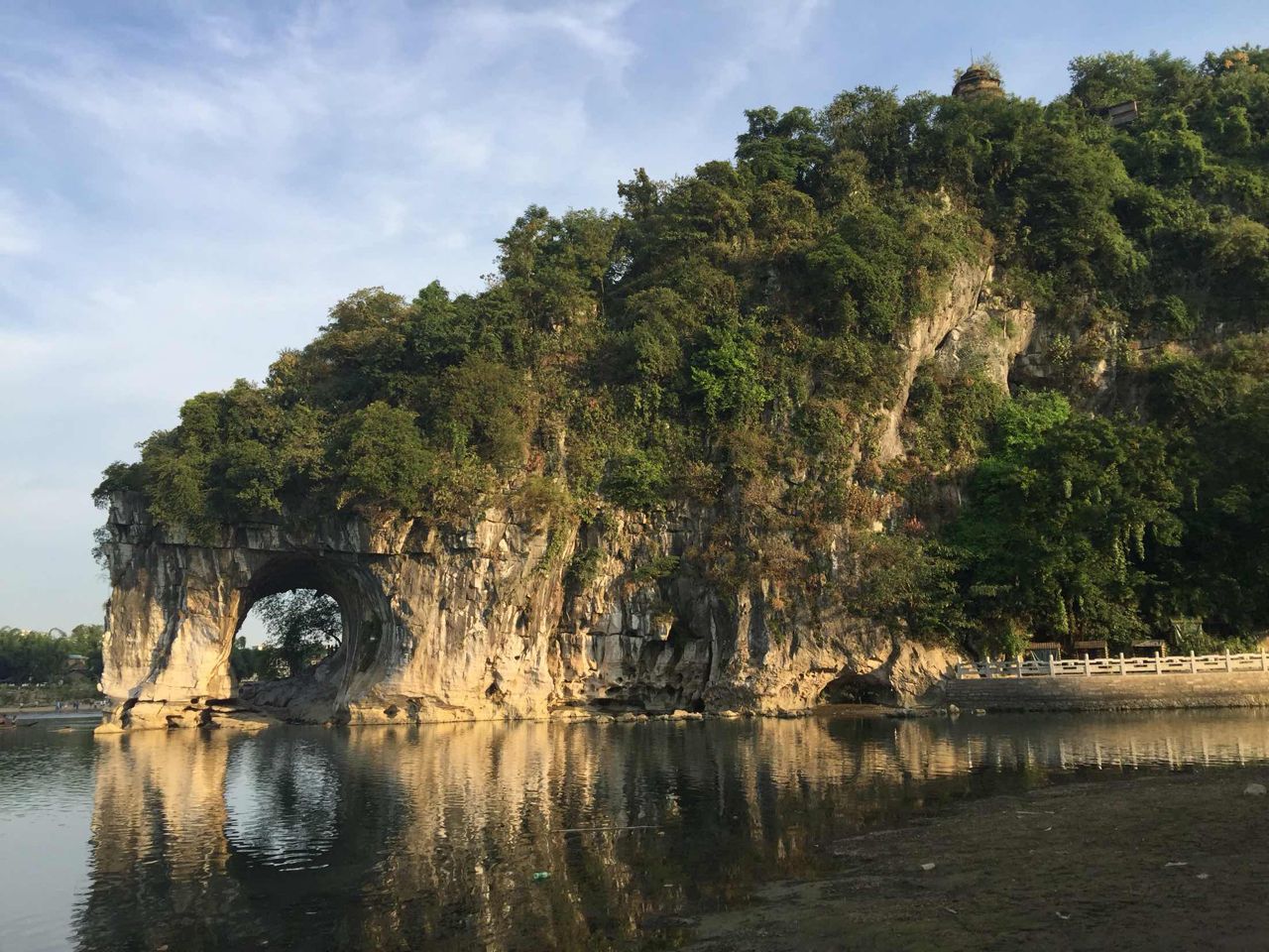  p>象山景區,即兩江四湖·象山景區中的象鼻山景點.