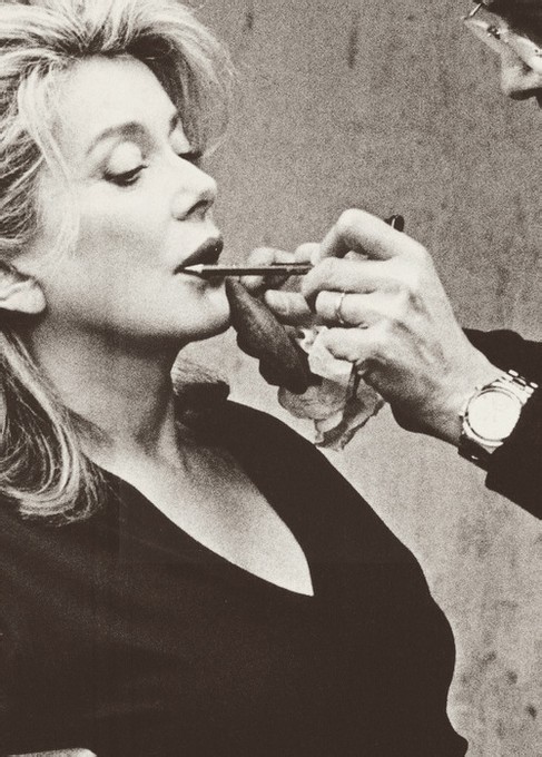  p>凯瑟琳·德纳芙(catherine deneuve),1943年10月22日出生于法国