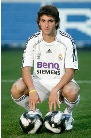  p>冈萨洛·伊瓜因(gonzalo higuaín),1987年12月10日出生于法国