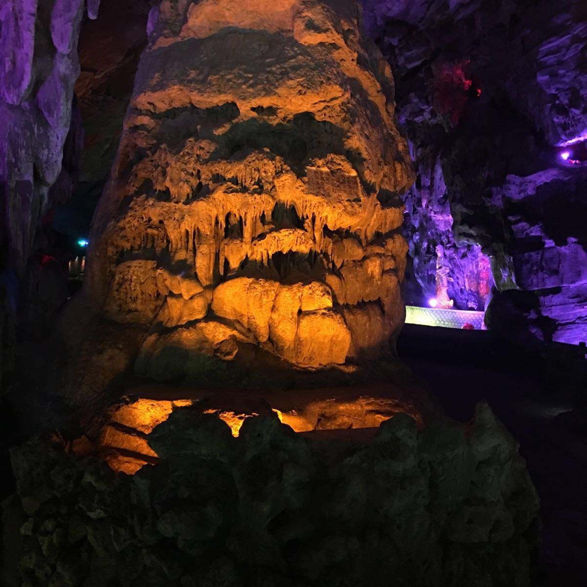  /a>醴陵市东郊王仙镇东有大山,三峰矗立,外形似狮,下有深洞,名三狮洞