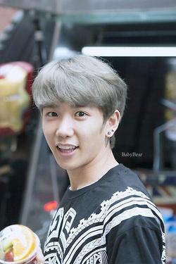 年4月8日推出的男子组合,由金成九,白明翰,任煐俊,alex四名成员组成