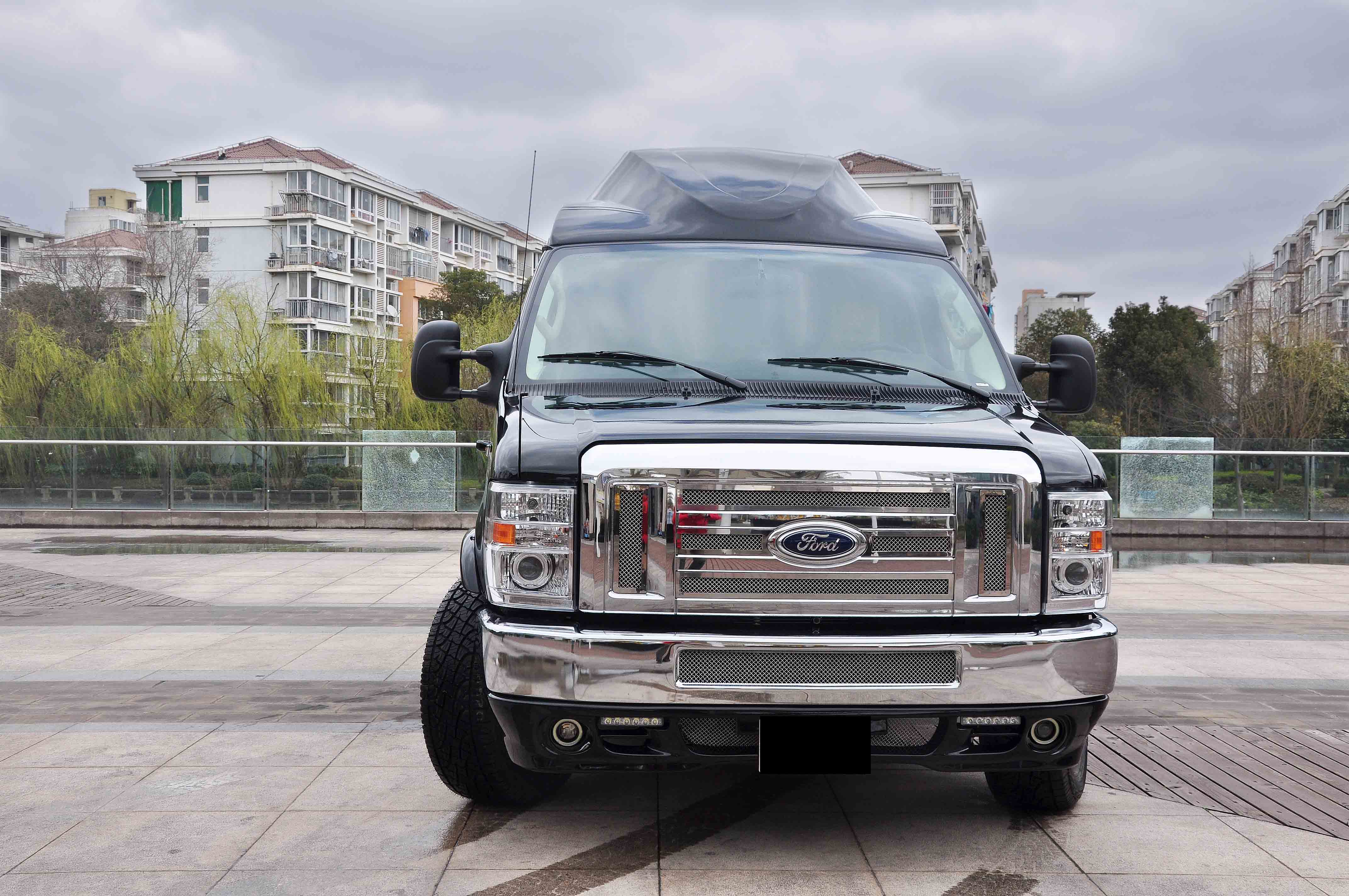  p>福特e350是一款大尺寸豪华 a target="_blank" href="/item/房车