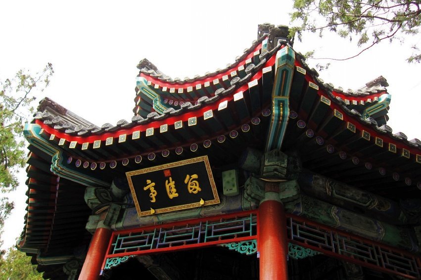 p>留佳亭,位于北京市北京市海淀区颐和园内,是一座重檐八角亭.