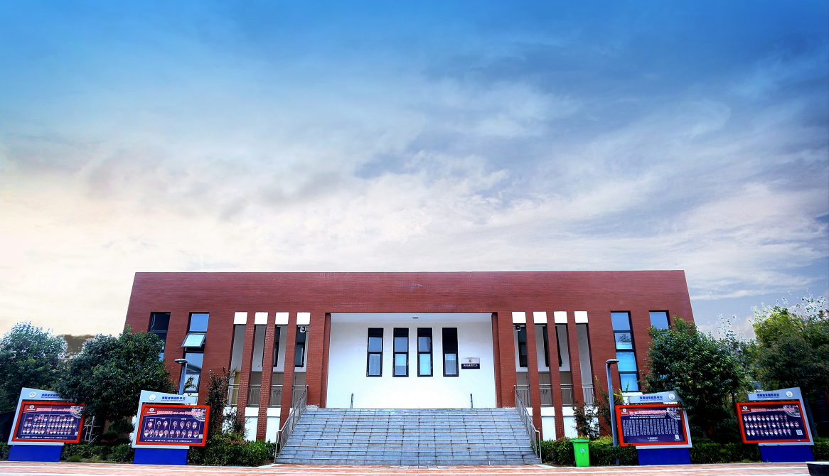  p>濮阳建业国际学校是一所全封闭,寄宿制学校,由建业集团投资2亿多