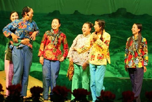  p>眉户(郿鄠)是陕西省传统地方剧种之一,也称为"陕西曲子",唱眉户也