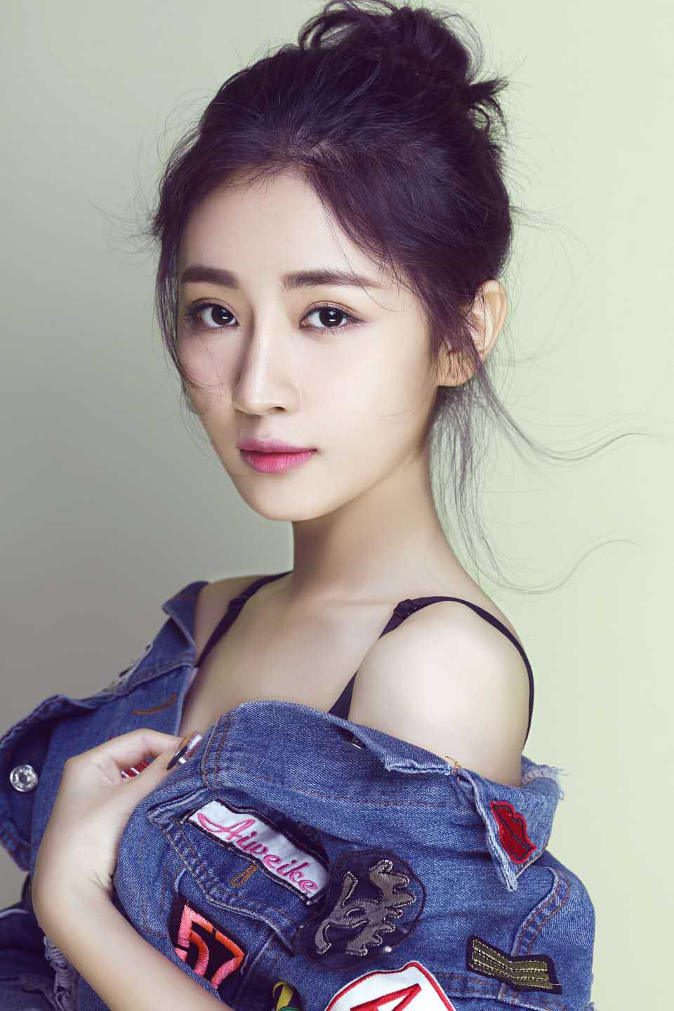  p>张祥玥,中国内地女演员.代表作品电影《轴人老郭》 饰演郭瑞雪.