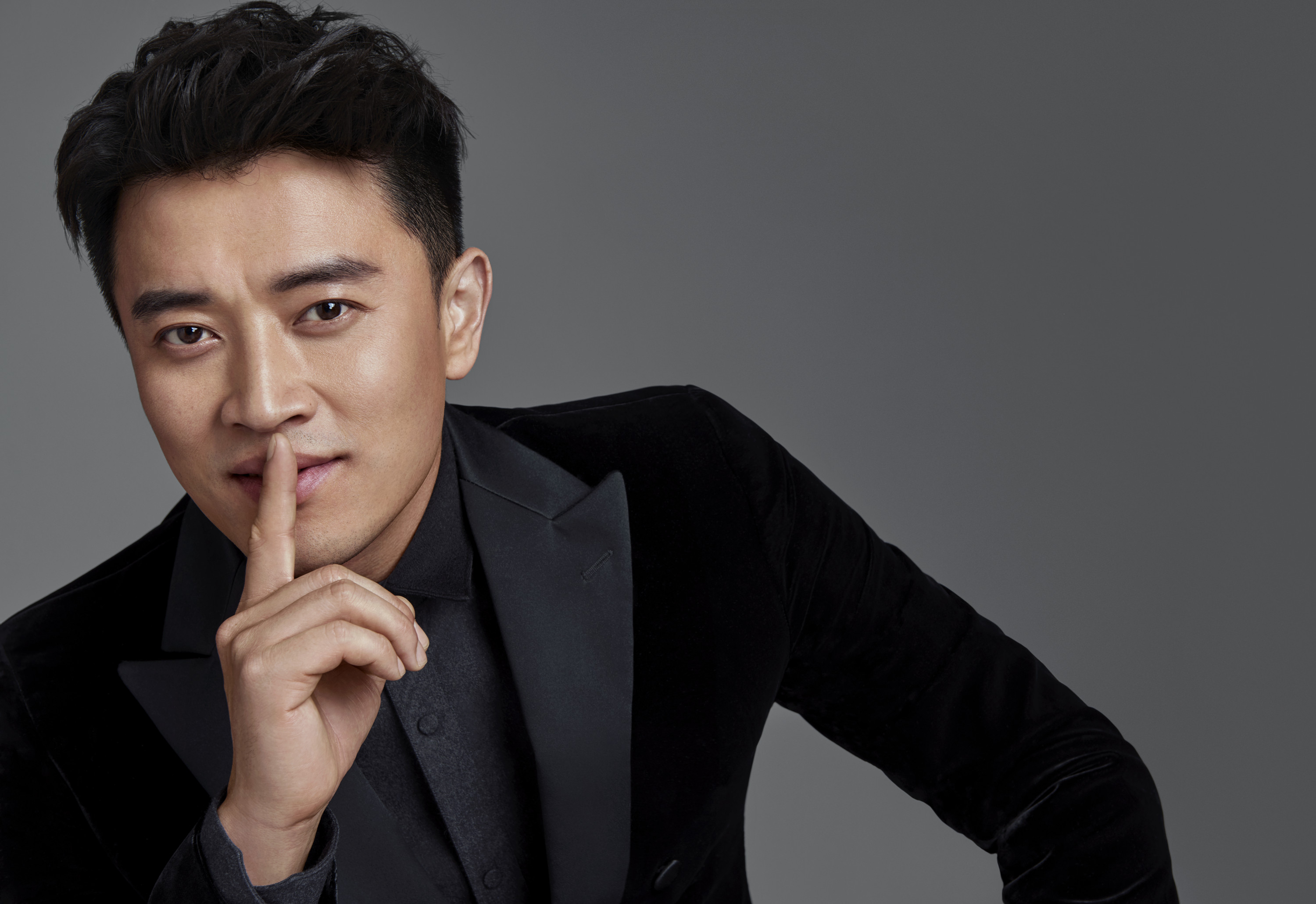  p data-id="gnt13rghpt">蒋毅,出生于浙江省湖州市,中国内地影视男