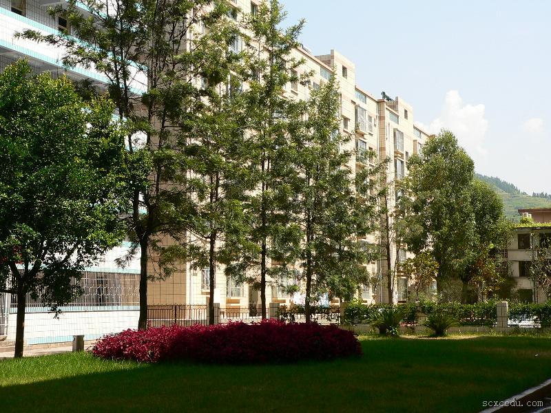 西昌市川兴中学