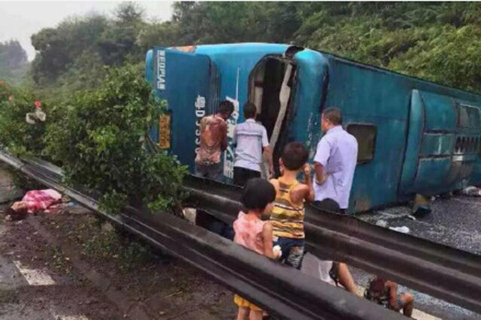 7.17深汕高速大巴侧翻事故