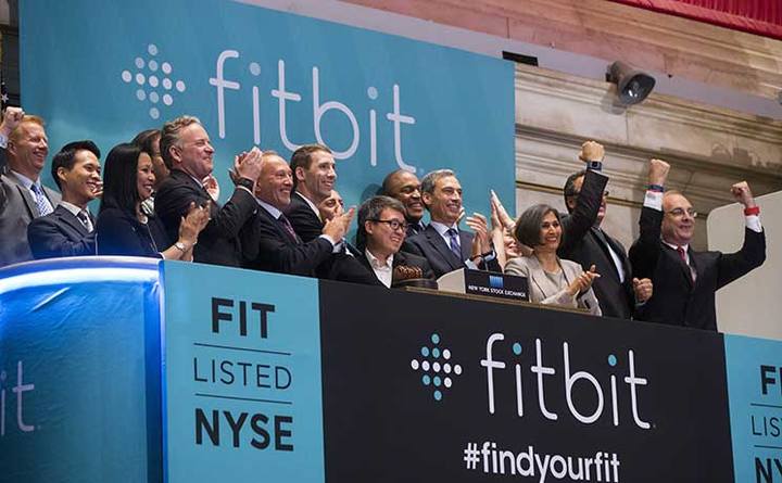 打不过 Apple Watch ，昔日可穿戴巨头 Fitbit 可能要卖掉了_百科TA说