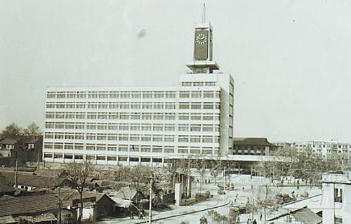  p>"大钟楼"是合肥人的通俗说法,其实它的全名应该叫作"合肥长话通信