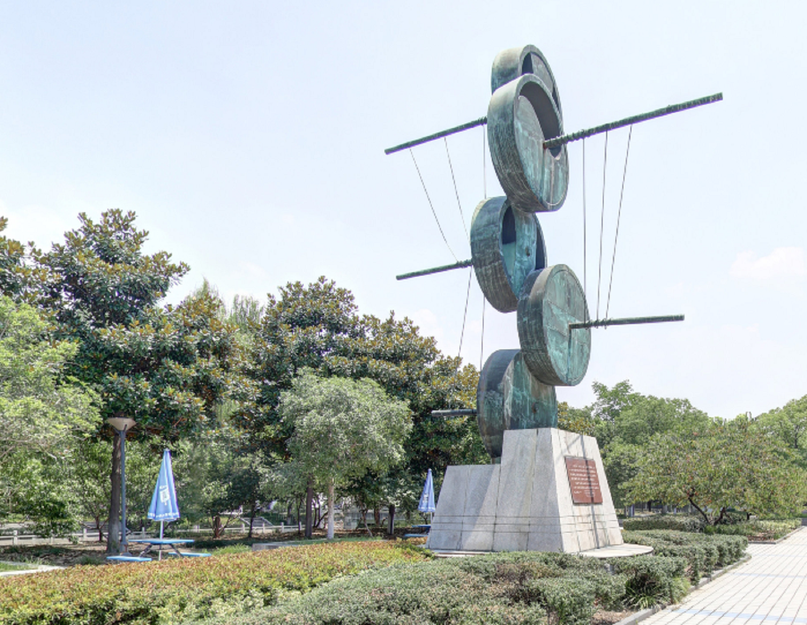  p>常州纺织服装职业技术学院,是一所融理工文艺多学科的省属公办 a