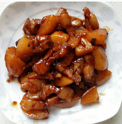 土豆焖猪肉