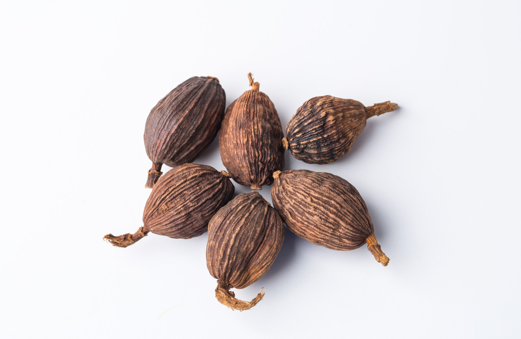  p>草果(学名: i>amomum tsaoko /i> crevost et lemarie)是姜科,豆蔻