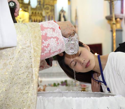  p data-id="gnwtk8fmi0">领洗,指的是基督宗教(天主教,东正教,新教)