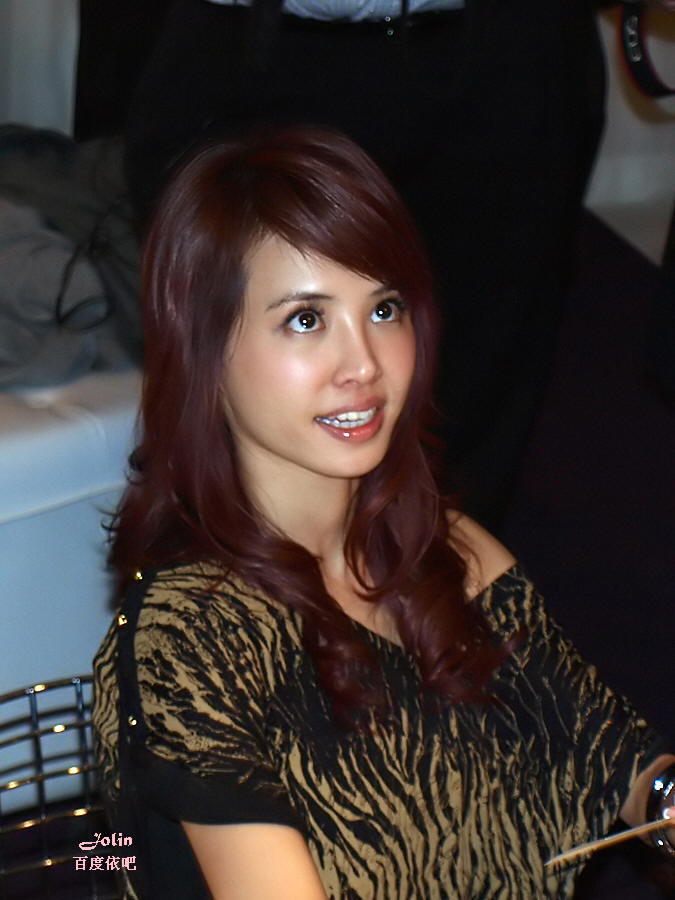  p>蔡依林(jolin tsai),本名蔡依翎,曾用名蔡宜凌,1980年9月15日出生