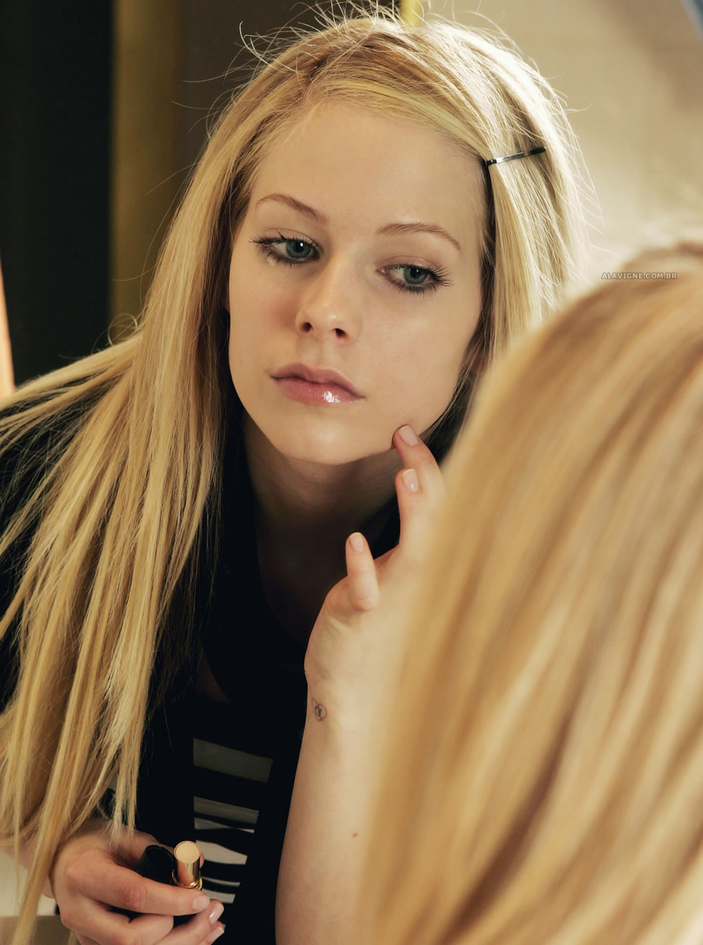  p>艾薇儿·拉维尼 i>(avril ramona lavigne) /i>,1984年9月27日出生