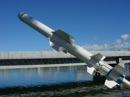  p>agm-84反舰导弹(代号:a/r/ugm-84,绰号:harpoon,译文:鱼叉/捕鲸叉)