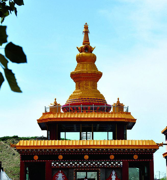  p>红城寺,又名御令宝塔寺,位于甘肃省临夏州永靖