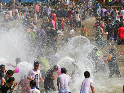 连山七月香壮家戏水节