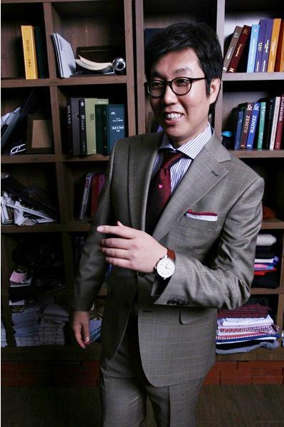  p>金永哲,出生于1974年06月23日,韩国主持人.