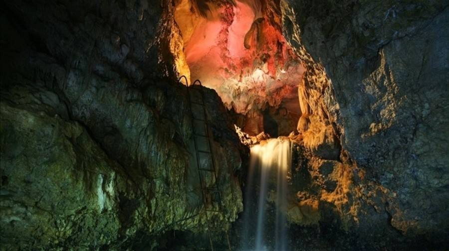  p data-id="gnvfyhwdsy">甘乳岩位于永安市南部小陶镇五一村,方圆两