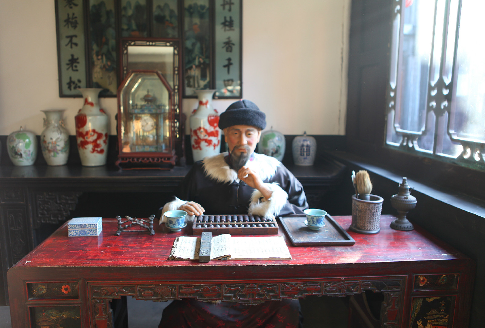 日升昌票号前身为"西裕成"颜料庄,财东李大全和掌柜雷履泰于清道光四