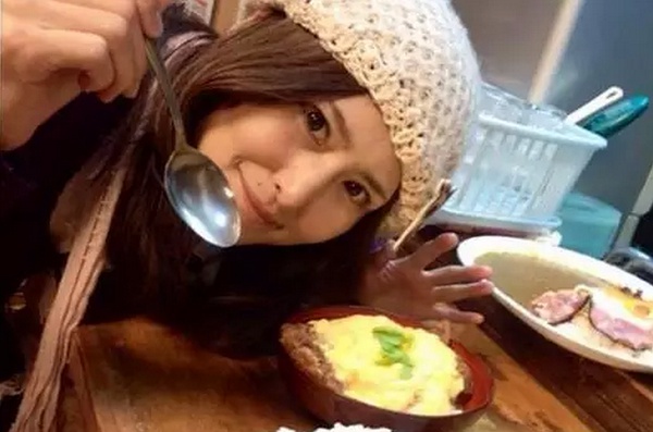  p>安吉拉佐藤又名佐藤绫里,日本最知名的女性大胃王选手,获得过多次