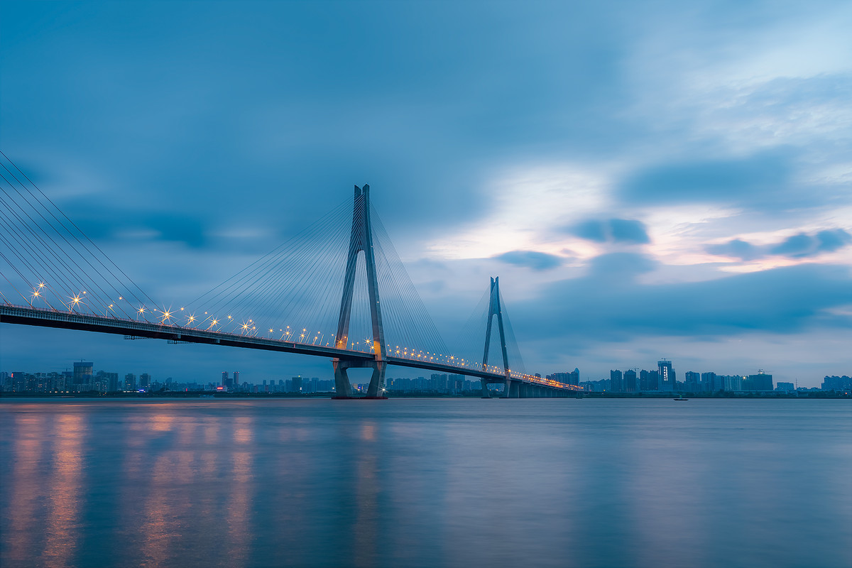  p>二七长江大桥(erqi yangtze river bridge)是中国 a data-lemmaid