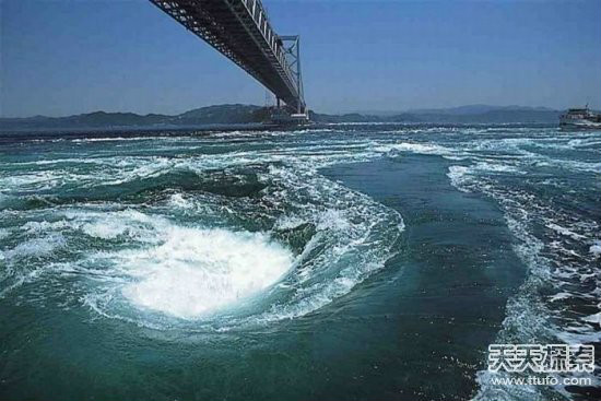  p>海洋无底洞又称"死海"或"黑洞",位于印度洋北部海域,北纬5°13