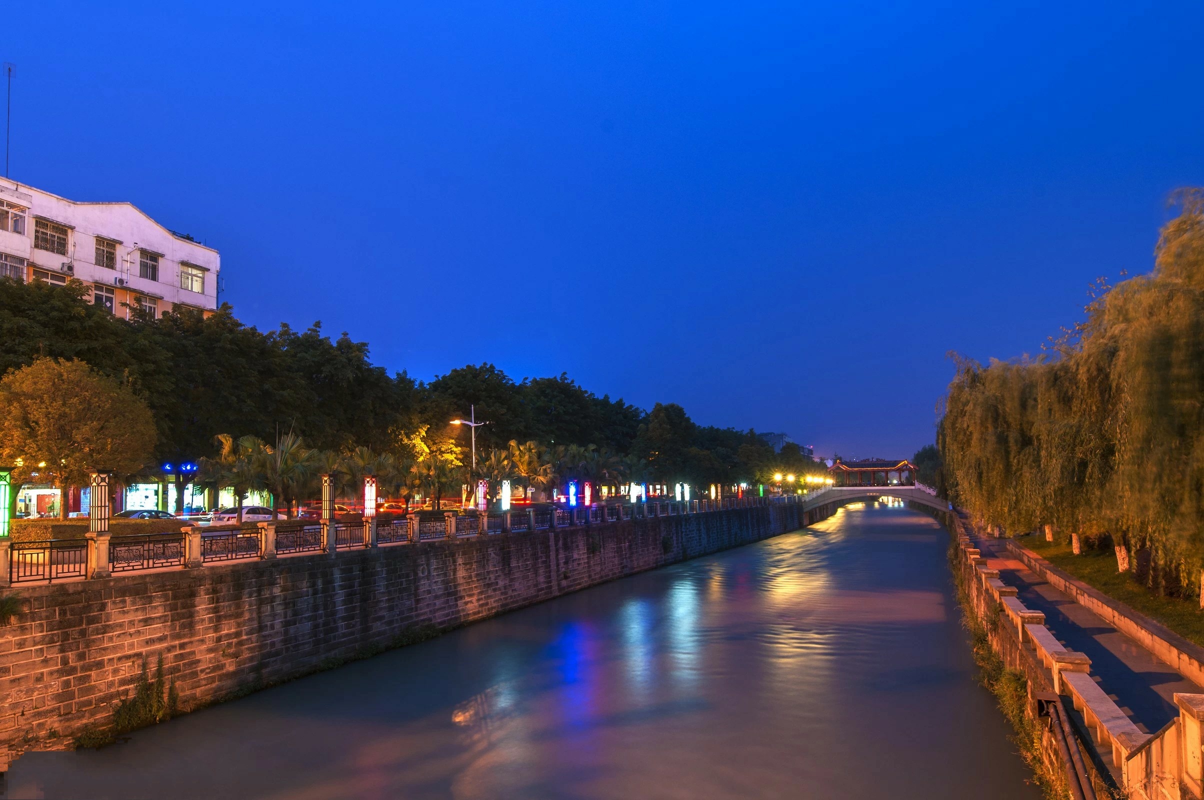  p>温江区,四川省成都市辖区,是成都中心城区的重要组成部分,地处成都