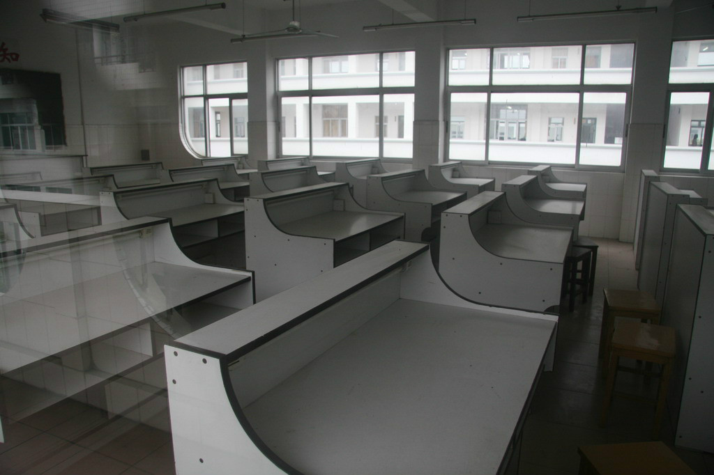 p></p></a>苏州市木渎实验中学座落在人文汇萃的江南古镇木渎,是吴中区区政府