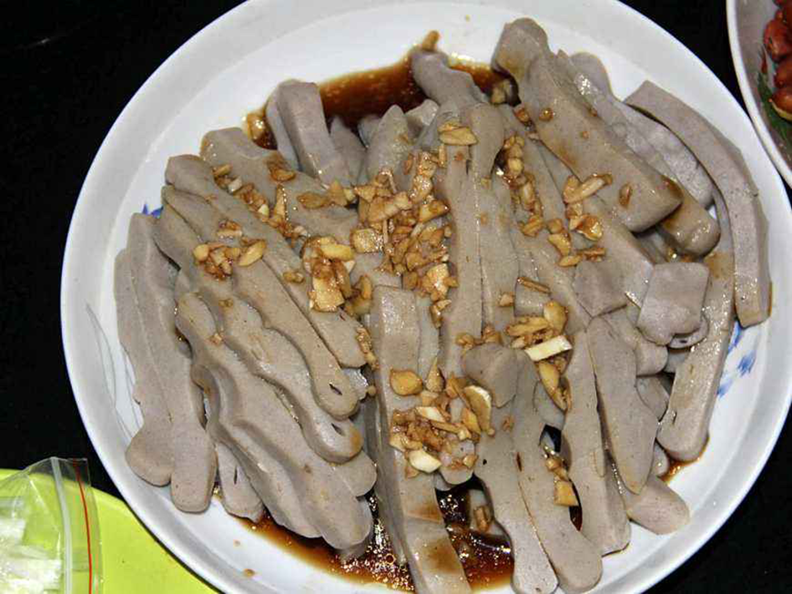  p>扒糕是传统特色夏季风味食品.流行于河北,北京等地.