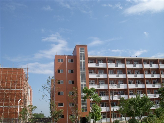  p>固镇县第二中学简称固镇二中,省级示范高中,始建于1973年.