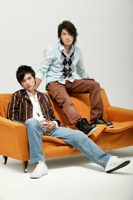  p>元卫觉醒,中国台湾男子音乐创作组合,成立于2004年,由 a target="