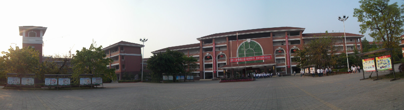 四川省崇州市崇庆中学