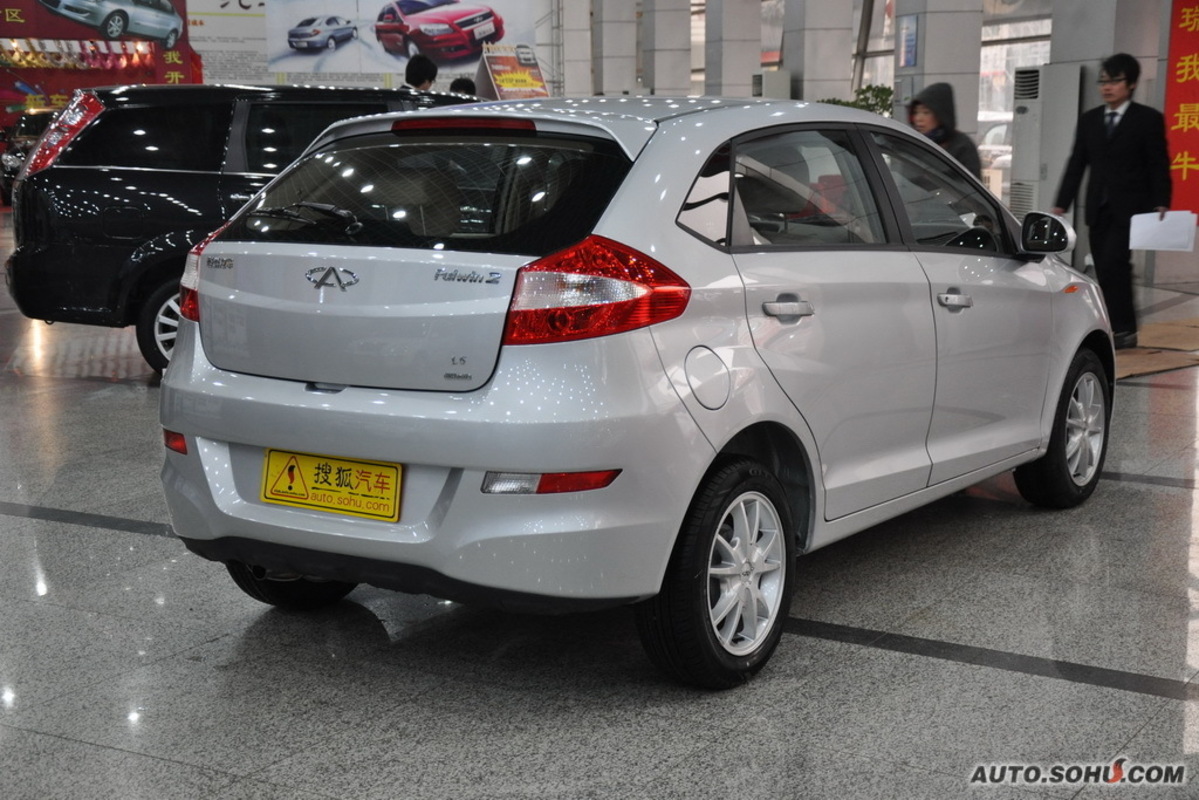 开发的全新的时尚生活车型(包括三厢与两厢),新车在外型上与老款奇瑞