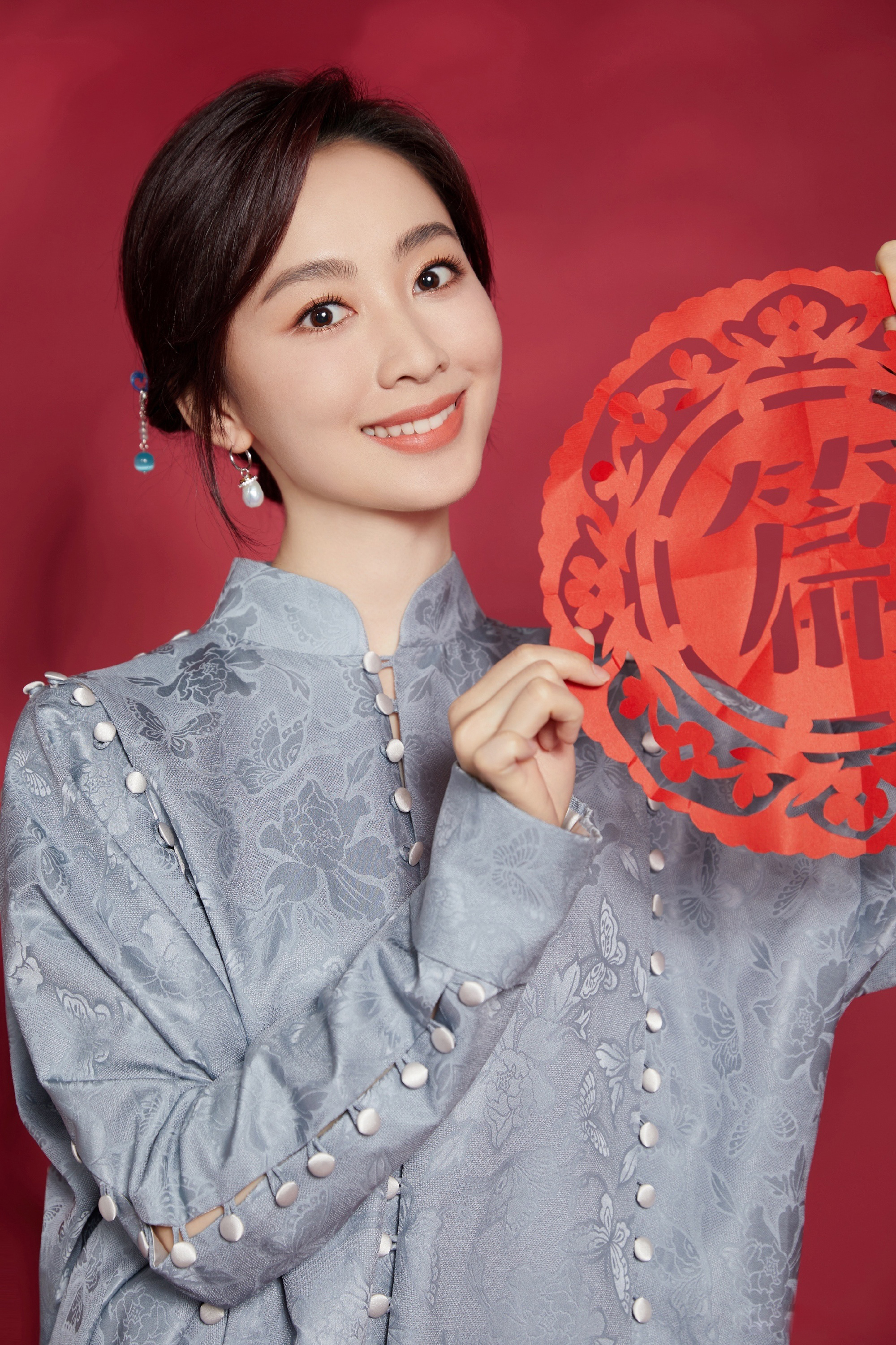 郭若天主持视频(魔渊之刃毒抗戒指获取途径)