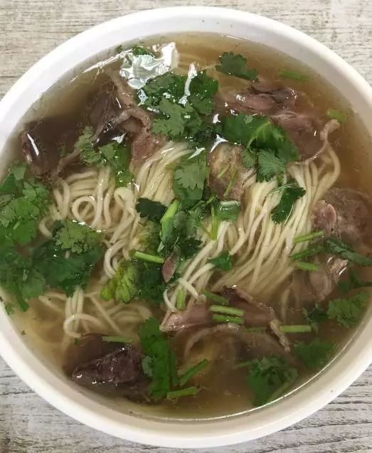 因为在沙市这地方,除了"大连面",还有"中连面"呢. /p>