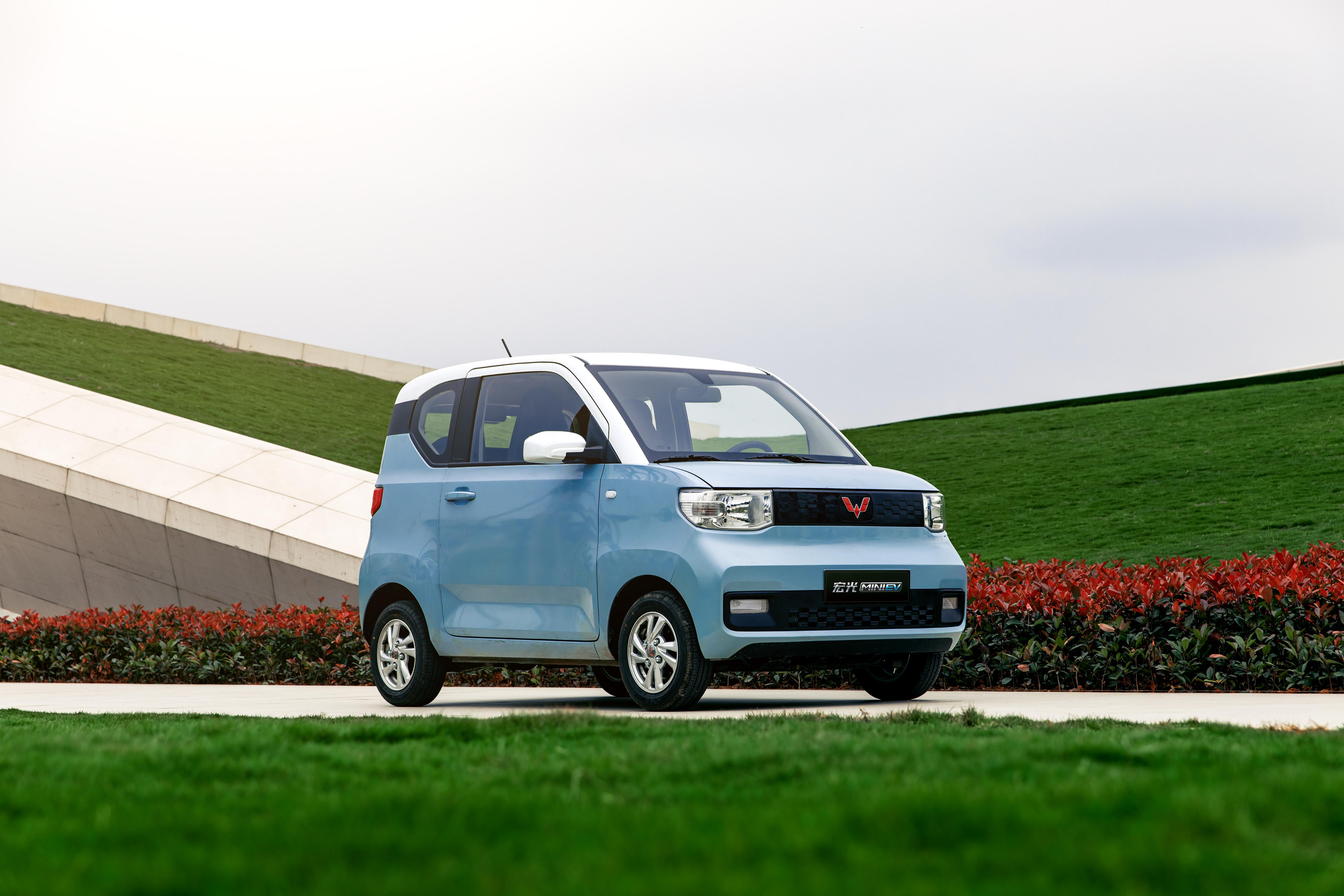  p>宏光miniev是上汽通用五菱旗下五菱品牌的首款四座新能源车,定位为