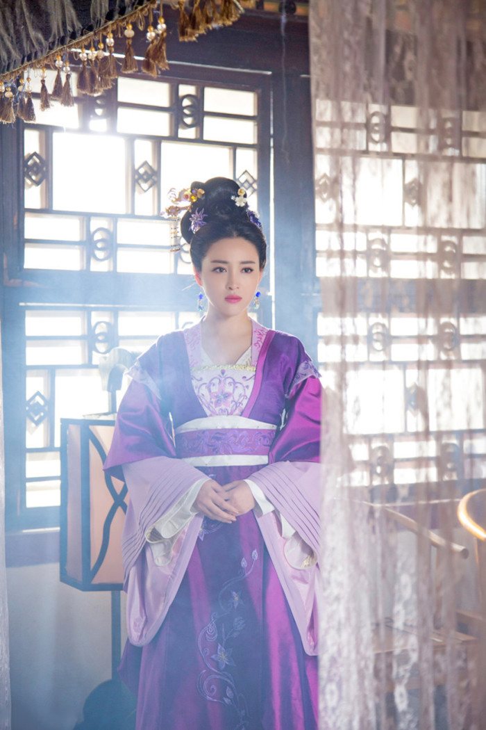  p>甘婷婷,1986年2月5日出生于安徽省芜湖市,中国内地女演员,毕业于 a