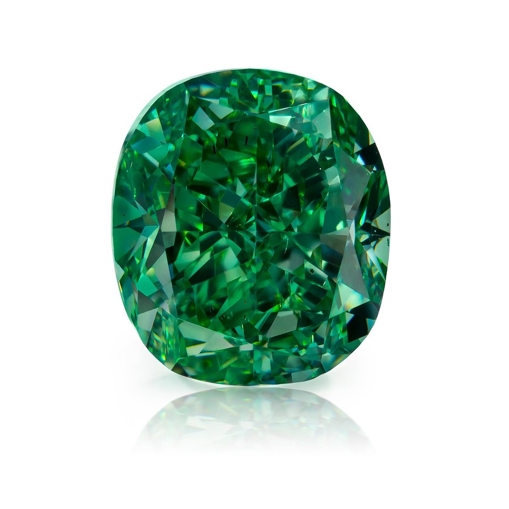 大自然赋予了绿钻石美丽的颜色,代表耐力和稳定性,因此,绿钻配饰,总能
