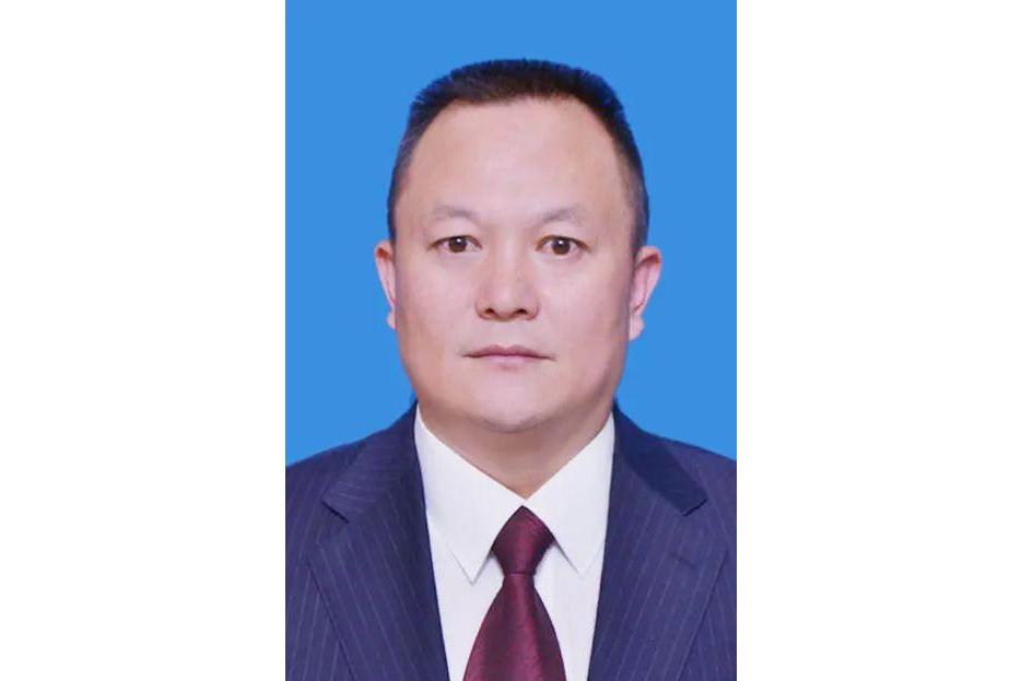 现任内江市东兴区人大常委会副主任,内江市东兴区卫生健康局党委书记