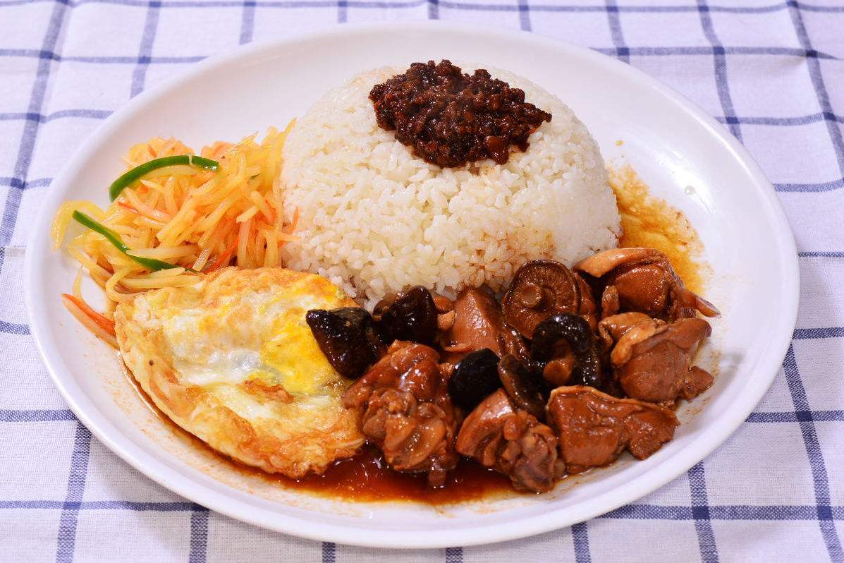 香菇鸡肉盖浇饭