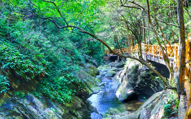  p data-id="t1wk6atqnpct">芦头境谷景区位于湖南省岳阳市平江县加义