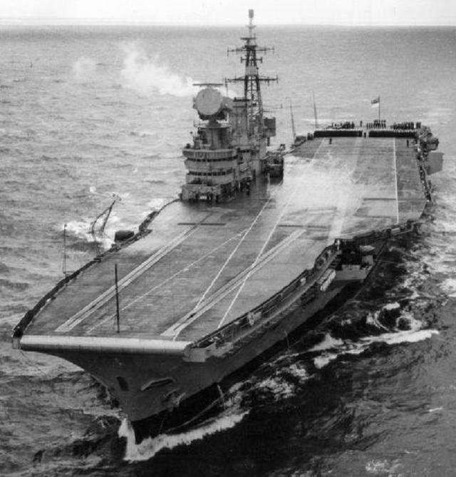  p> b>航空母舰 /b>,简称"航母",是一种以舰载机为主要作战武器的大型